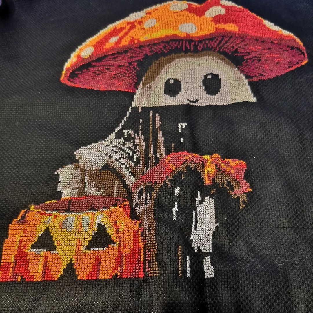 🅱🅰🆂🆃🅴🅻🆂🆃🆄🅽🅳🅴

Heute gibts hier mal wieder keine Bücher, sondern mein aktuelles Stickbild, das hoffentlich bis Halloween fertig wird und dann einen Platz im Bücherregal findet.
Ich fand den kleinen Fliegenpilzgeist einfach so süß, da konnte ich nicht widerstehen. Und ein bisschen hab ich ja schon geschafft. 

#VollAusgebucht #Leseratte #Bookstagram #Timetoread #Booknerd #Büchersüchtig #Booklover #Bücherliebe #Books #Reading #Instabooks #BooksofInstagram #Bookaddicted #Letsreadabook #Buchblogger #Leseliebe #BookstagramGermany #Bücher #Bücherwurm #Buchblog #Buchverrückt #Bastelstunde #DIY #DoItYourself #Stickbild Fliegenpilzgeist #MushroomGhost #Kreuzstich #Halloween #handmade