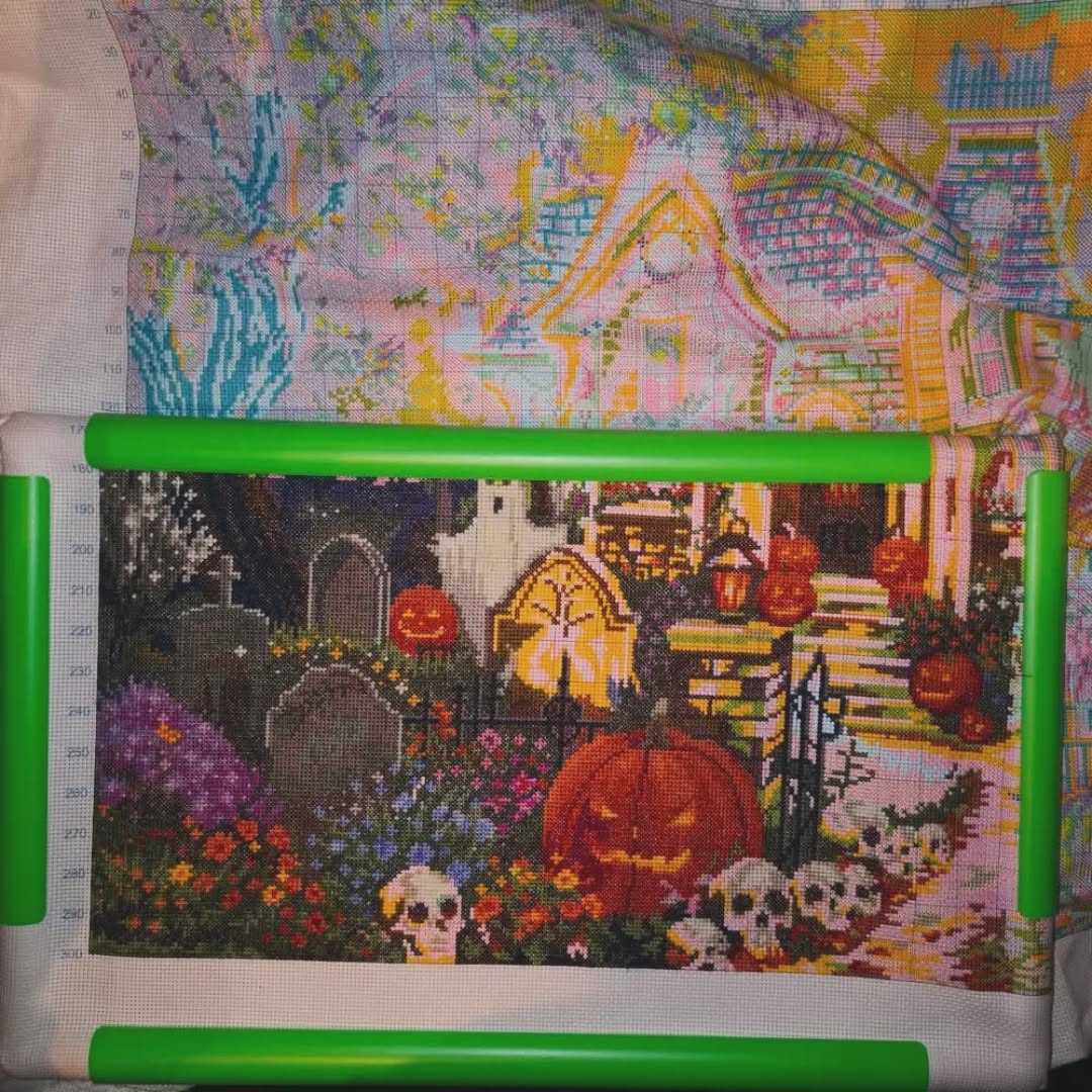 🅱🅰🆂🆃🅴🅻🆂🆃🆄🅽🅳🅴

Ich dachte, ich versuche mich mal an etwas Größerem und hab mir  diesmal echt was vorgenommen.
Aber zum Glück ist bis Halloween ja noch ein bisschen Zeit, um fleißig die Sticknadel zu schwingen.^^

#VollAusgebucht #Stickbild #Halloween #DIY #Bastelstunde