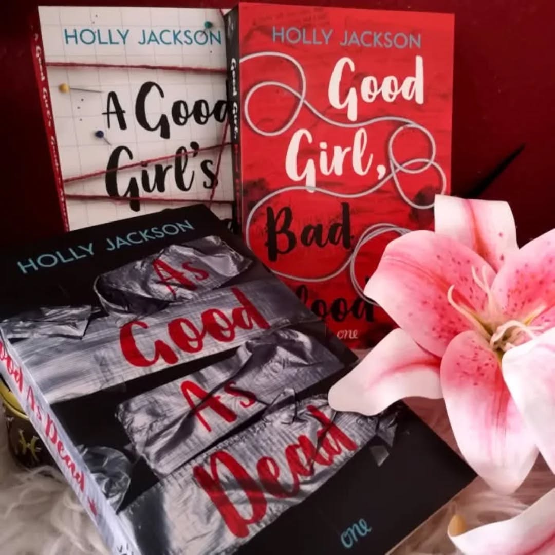 🆆🅾🅲🅷🅴🅽🆁ü🅲🅺🅱🅻🅸🅲🅺

Da ist er wieder, der Wochenrückblick und auch diese Woche war bei mir lesetechnisch nicht allzuviel los. Ich habe insgesamt 577 Seiten gelesen, diesmal nur ein Buch beendet und das hat mich ein bisschen enttäuscht. 
Eigentlich mag ich die "A good Girl's Guide to Murder" Reihe, aber der letzte Band "As good as dead" war eine kleine Herausforderung für mich, denn die Story finde ich doch sehr haarsträubend. Ich meine ja, Pip kennt sich durch ihren Podcast inzwischen recht gut aus, nicht nur mit den Bewohnern in ihrem Städtchen, sondern auch in Sachen Ermittlungen. Aber was da diesmal abgeht, ist so übertrieben, dass ich immer wieder nur mit dem Kopf schütteln konnte, dabei ist es eigentlich toll, dass sich noch einmal ganz neue Ansätze ergeben. ...

Meine kompletten Rückblick findet ihr hier:
https://vollausgebucht.net/?p=24443

#VollAusgebucht #Wochenrückblick #Lesewoche #Reado #Bookstagram